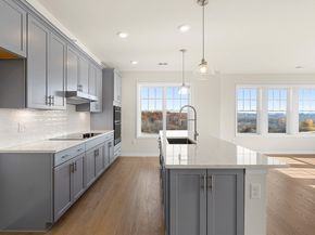 5 Peters Farm Way 7106, Westborough MA 01581