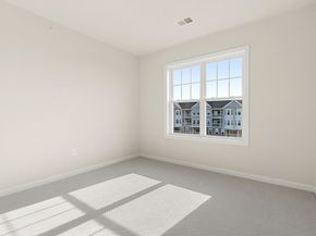 5 Peters Farm Way 7106, Westborough MA 01581