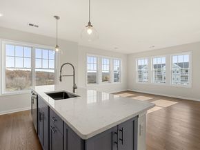 5 Peters Farm Way 7106, Westborough MA 01581