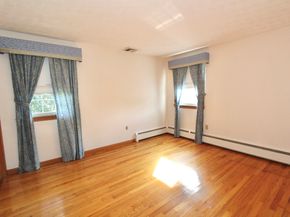 8 Deerfield Rd, Shrewsbury MA 01545