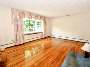 8 Deerfield Rd, Shrewsbury MA 01545