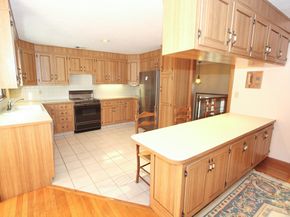 8 Deerfield Rd, Shrewsbury MA 01545