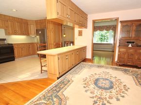 8 Deerfield Rd, Shrewsbury MA 01545