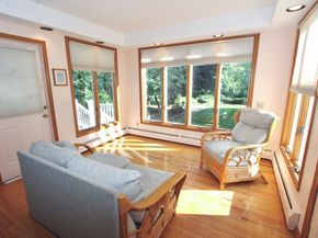 8 Deerfield Rd, Shrewsbury MA 01545