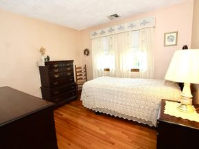 8 Deerfield Rd, Shrewsbury MA 01545