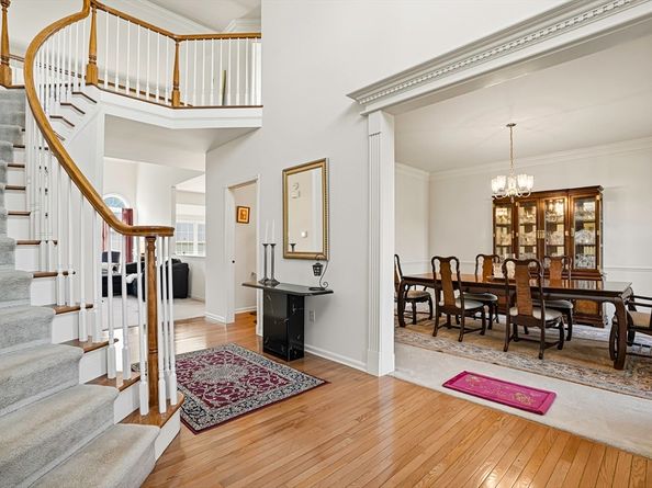 34 Hemingway St, Shrewsbury MA 01545