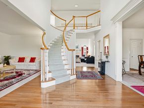 34 Hemingway St, Shrewsbury MA 01545