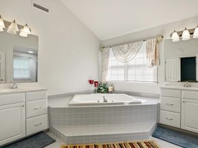 34 Hemingway St, Shrewsbury MA 01545