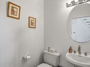 34 Hemingway St, Shrewsbury MA 01545