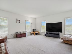 34 Hemingway St, Shrewsbury MA 01545