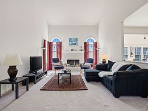 34 Hemingway St, Shrewsbury MA 01545