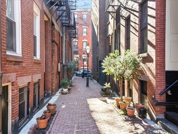 6. Goodwin Pl.. 4, Boston MA 02114