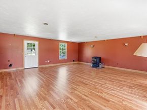 27 Charles Ave, Uxbridge MA 01569