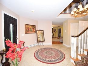 14 Colonial Drive, Shrewsbury MA 01545