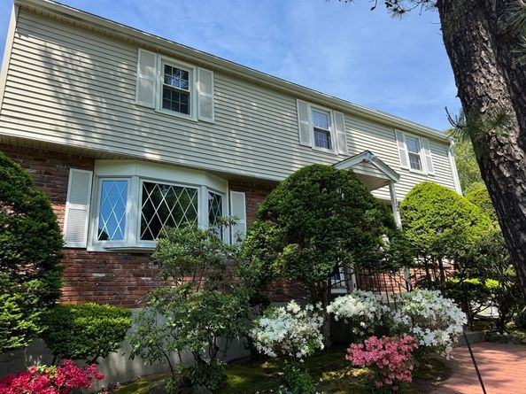 12 Swanson Rd, Framingham MA 01701