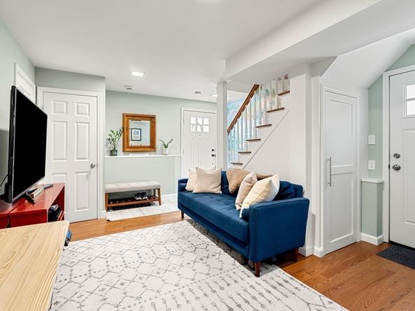 6 Colonial Court, Marblehead MA 01945
