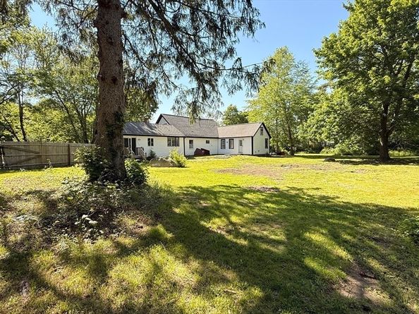 36 Spruce St, Middleboro MA 02344