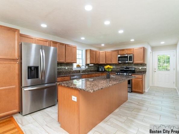 264 Charge Pond Rd, Wareham MA 02571