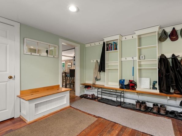 14 Maple St, Sturbridge MA 01566