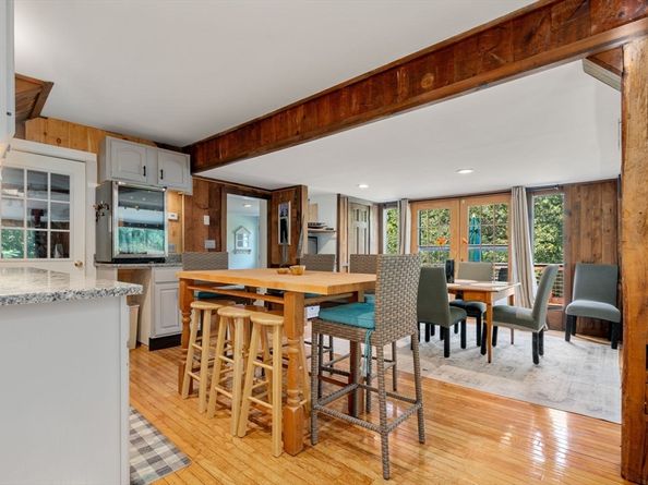 14 Maple St, Sturbridge MA 01566