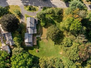 14 Maple St, Sturbridge MA 01566