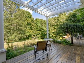14 Maple St, Sturbridge MA 01566