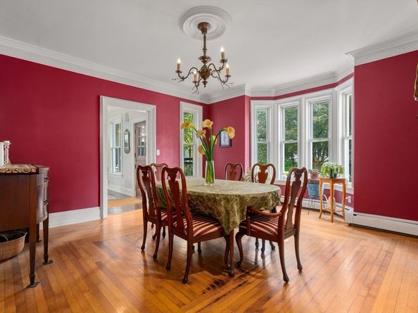 14 Maple St, Sturbridge MA 01566