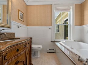 14 Maple St, Sturbridge MA 01566