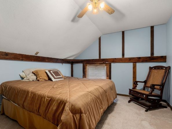 14 Maple St, Sturbridge MA 01566