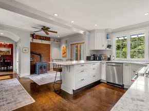 14 Maple St, Sturbridge MA 01566