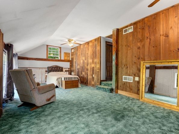 14 Maple St, Sturbridge MA 01566