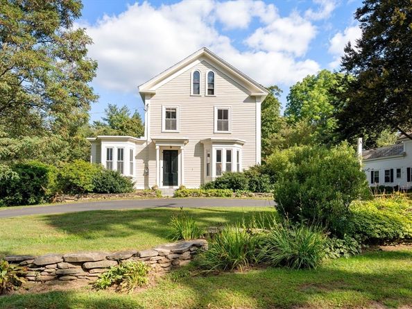 14 Maple St, Sturbridge MA 01566