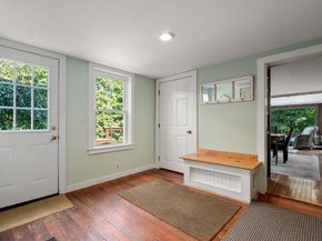 14 Maple St, Sturbridge MA 01566