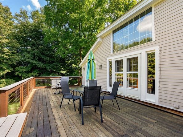 14 Maple St, Sturbridge MA 01566