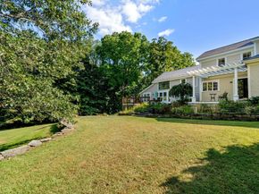 14 Maple St, Sturbridge MA 01566