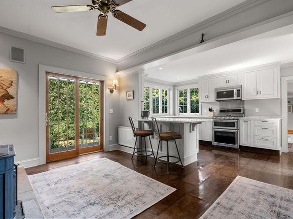 14 Maple St, Sturbridge MA 01566