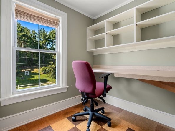 14 Maple St, Sturbridge MA 01566