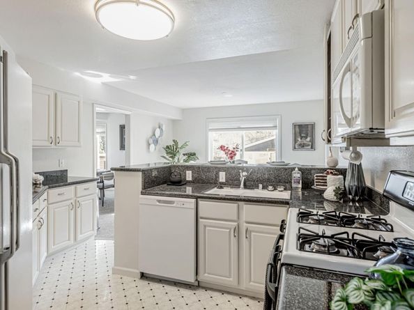 518 Almer Road 6, Burlingame CA 94010