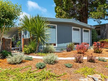 33 Knollwood Drive