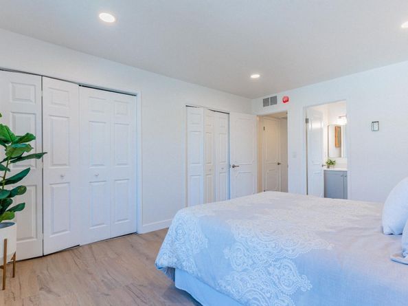 1945 Mount Vernon Court 14, Mountain View CA 94040