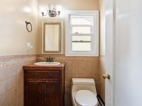9401 Castlewood Street, Oakland CA 94605
