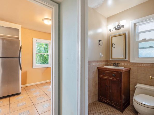 9401 Castlewood Street, Oakland CA 94605