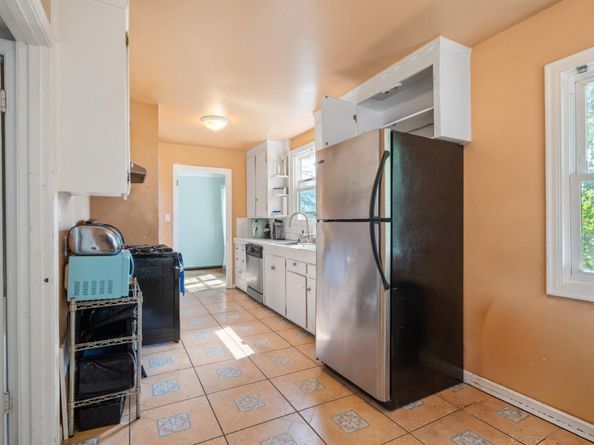 9401 Castlewood Street, Oakland CA 94605