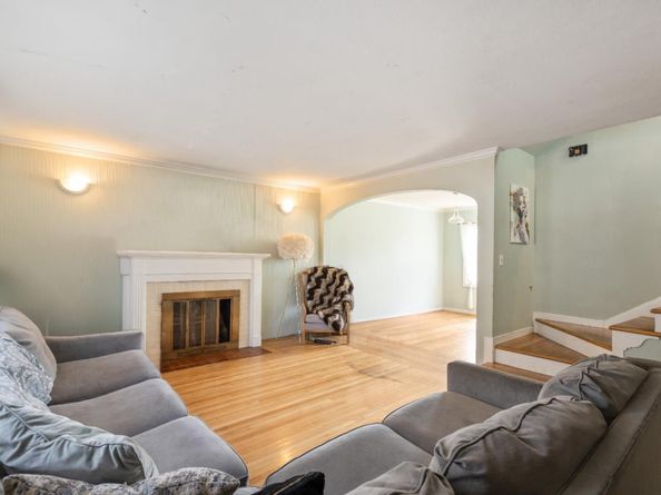 9401 Castlewood Street, Oakland CA 94605