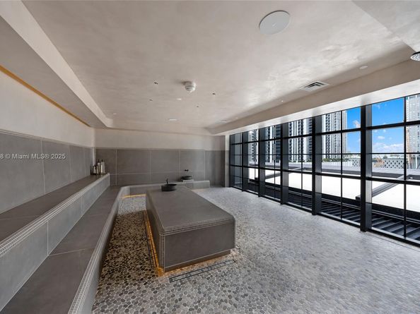 159 NE 6th St 4201, Miami FL 33132