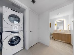 159 NE 6th St 4201, Miami FL 33132