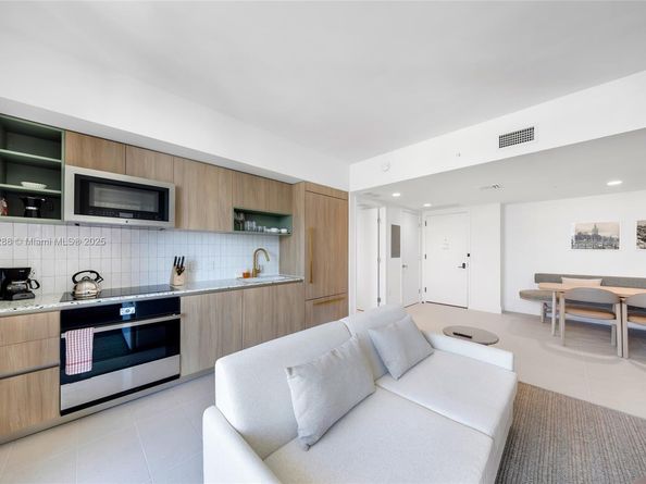 159 NE 6th St 4201, Miami FL 33132