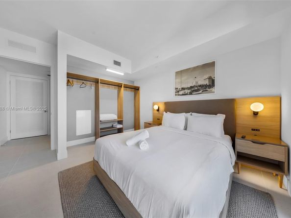159 NE 6th St 4201, Miami FL 33132