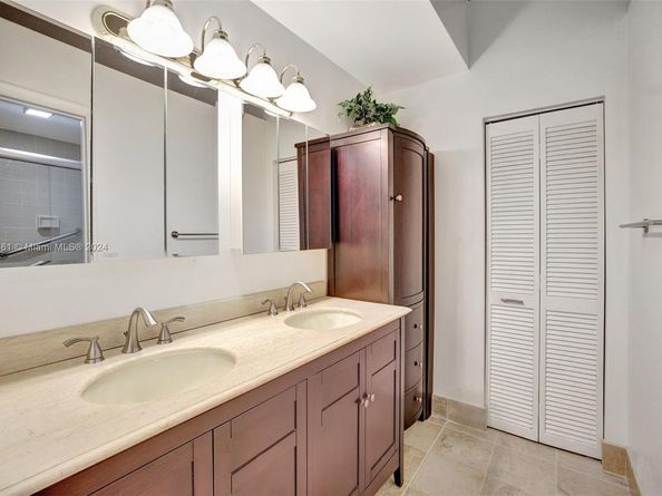93 NE 17th Ct 93, Fort Lauderdale FL 33305
