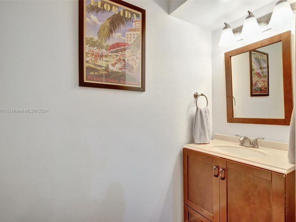 93 NE 17th Ct 93, Fort Lauderdale FL 33305